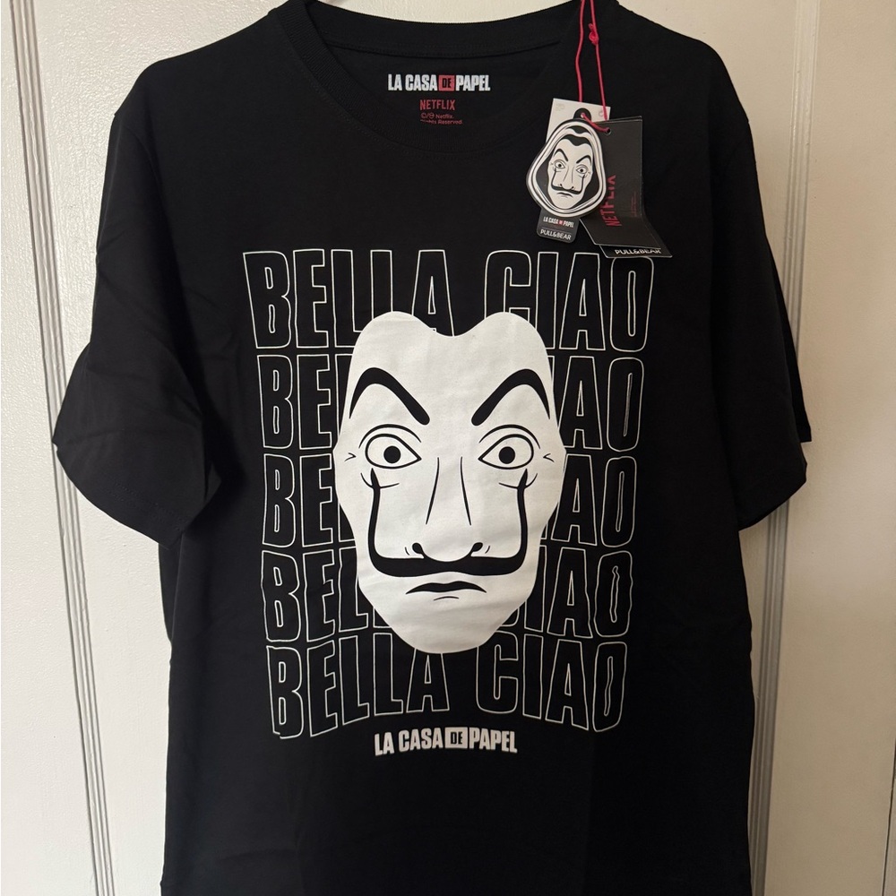 Pull&Bear Black 'Bella Ciao' La Casa de Papel Graphic Tee with White Mask Print